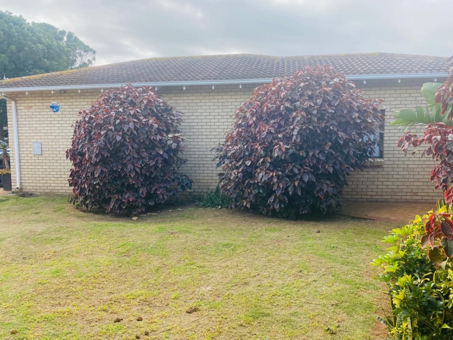 4 Bedroom Property for Sale in Summerstrand Eastern Cape
